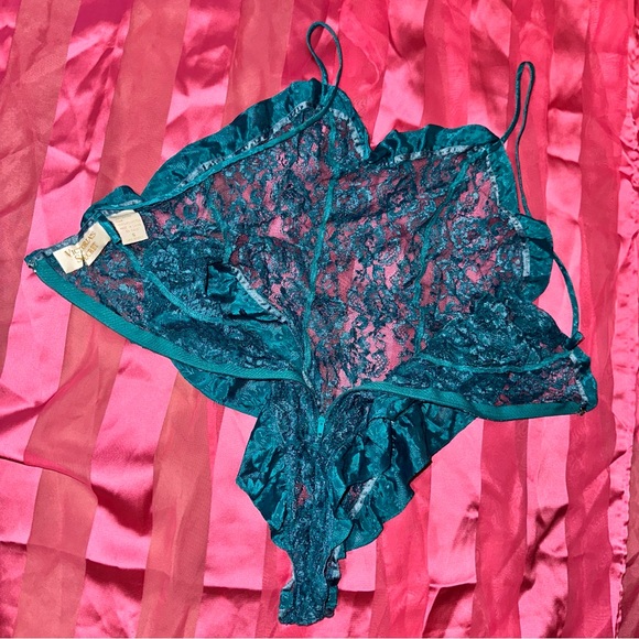 Vintage Victoria’s Secret Gold Label Completely Lace Elegant Ruffle Bodysuit - Picture 12 of 16